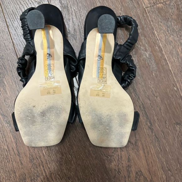 Sam Edelman black ruched sandal. - Picture 3 of 3